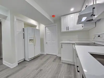 45 Ball Crescent Bsmt, Whitby, On L1p 1w6