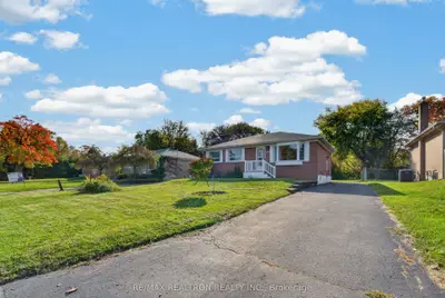 32 Linton Avenue, Ajax, On L1t 2x6