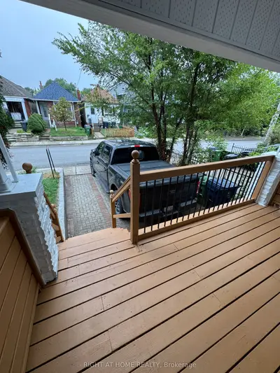 683 Mortimer Avenue, Toronto, On M4c 2k1
