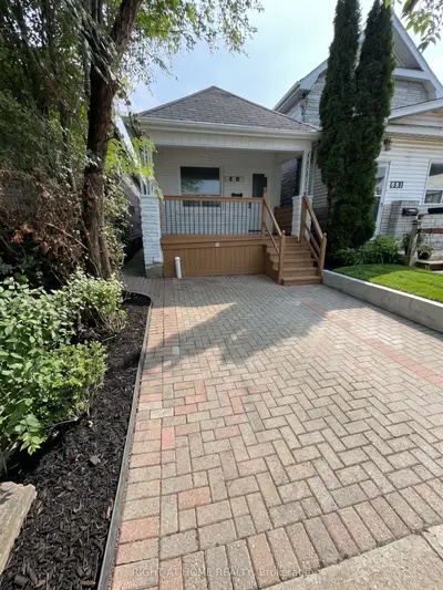 683 Mortimer Avenue, Toronto, On M4c 2k1