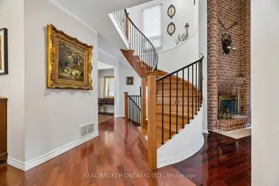 22 Ravenscroft Road, Ajax, On L1t 1v6