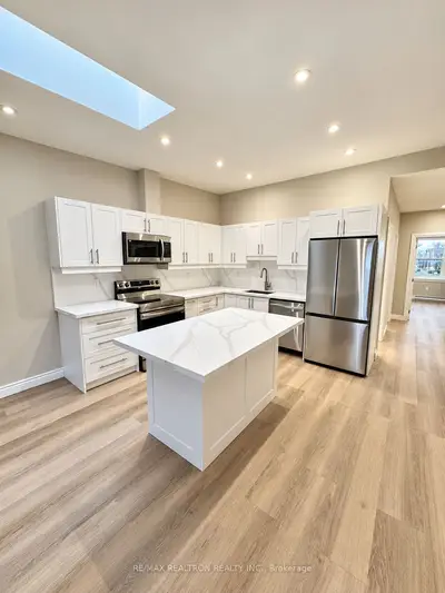 2157 Danforth Avenue Upper, Toronto, On M4c 1k2