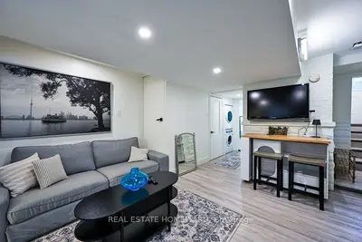 145 Boston Avenue Lower, Toronto, On M4m 2t8