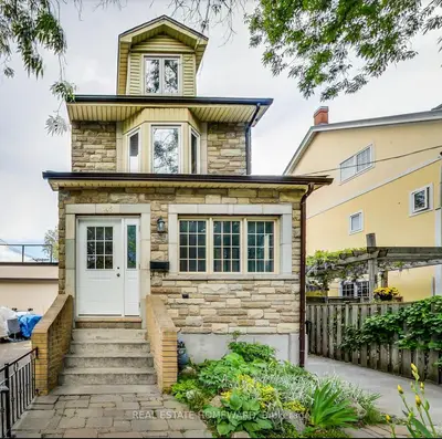 145 Boston Avenue Lower, Toronto, On M4m 2t8