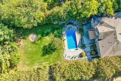 15 Shepherd Road, Whitby, On L1m 1g8
