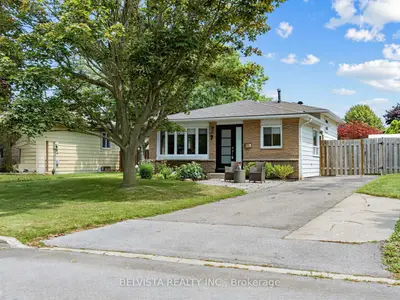 7 Agate Road, Ajax, On L1s 3j7