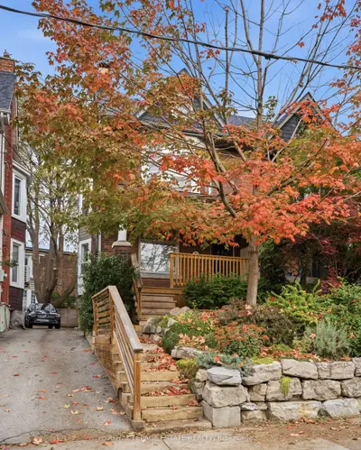 6 Sandford Avenue, Toronto, On M4l 2e7