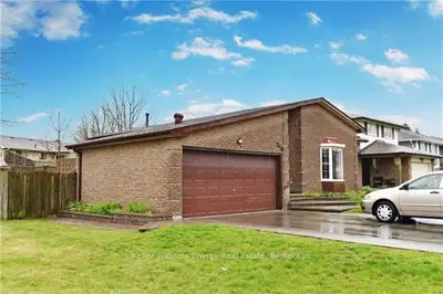 246 Eastlawn Street, Oshawa, On L1h 8j1