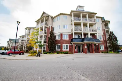80 Aspen Springs Drive 425, Clarington, On L1c 0v4