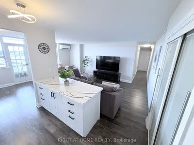 1950 Kennedy Road 711, Toronto, On M1p 4s9