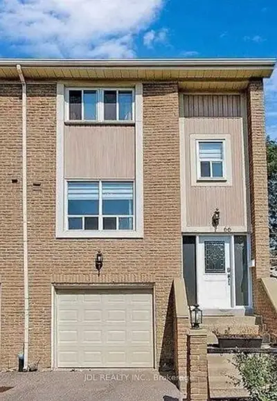 66 Stonehill Cres Crescent One Bedroom 2nd Floor, Toronto, On M1w 2v3