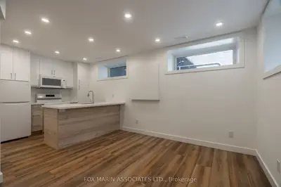 42 Sandford Avenue B, Toronto, On M4l 2e7