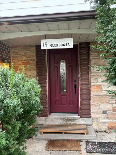19 Glendower Circuit, Toronto, On M1t 2y9