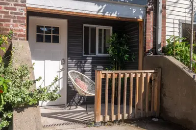 695 Woodbine Avenue Lower, Toronto, On M4e 2j4