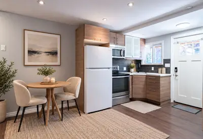 695 Woodbine Avenue Lower, Toronto, On M4e 2j4