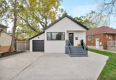 1075 Greenwood Avenue, Toronto, On M4j 4e2