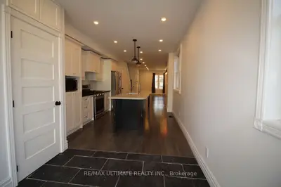 122 Boultbee Avenue Main, Toronto, On M4j 1b4