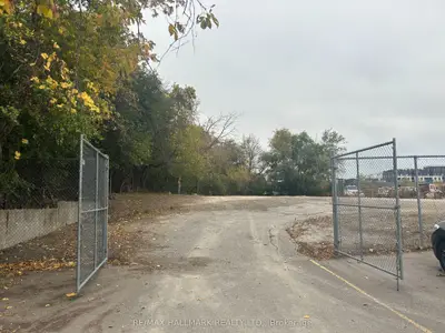 49 Cranfield Road, Toronto, On M4b 3h3