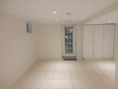 190 Wineva Avenue Lower, Toronto, On M4e 2t4