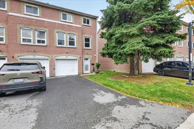 200 Murison Boulevard 33, Toronto, On M1b 3r9