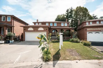 16 Ascolda Boulevard, Toronto, On M1j 2n7
