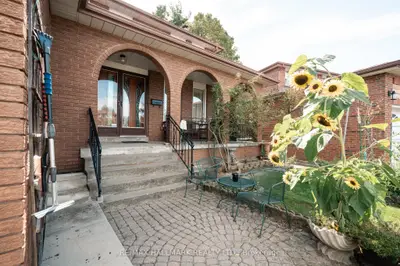 16 Ascolda Boulevard, Toronto, On M1j 2n7