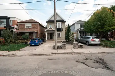 9 Savoy Avenue, Toronto, On M4c 2x4