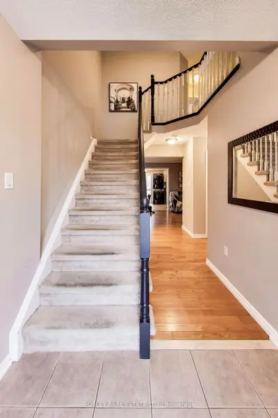 57 Longueuil Place, Whitby, On L1r 3g9
