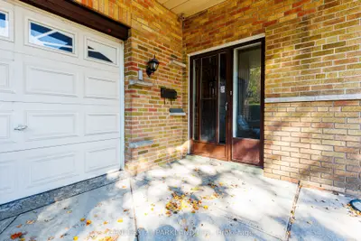 22 Waterfield Drive, Toronto, On M1p 3w5