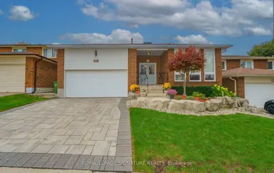 68 Ellenhall Square, Toronto, On M1w 3b2
