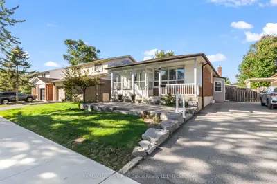 8 Calais Street, Whitby, On L1n 5m1