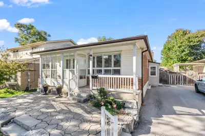 8 Calais Street, Whitby, On L1n 5m1