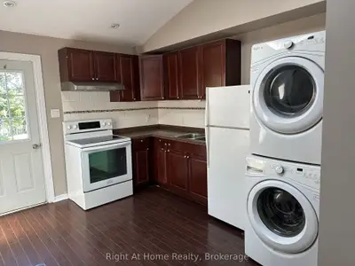 1119 King Street Unit B, Whitby, On L1n 5a9