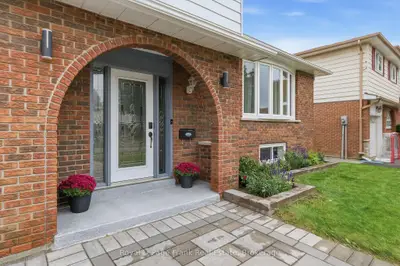 15 Hillier Street, Clarington, On L1c 3s5