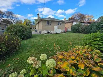 7 Scotchdale Avenue, Toronto, On M1j 2n4