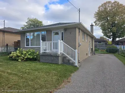 7 Scotchdale Avenue, Toronto, On M1j 2n4