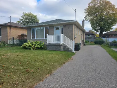 7 Scotchdale Avenue, Toronto, On M1j 2n4