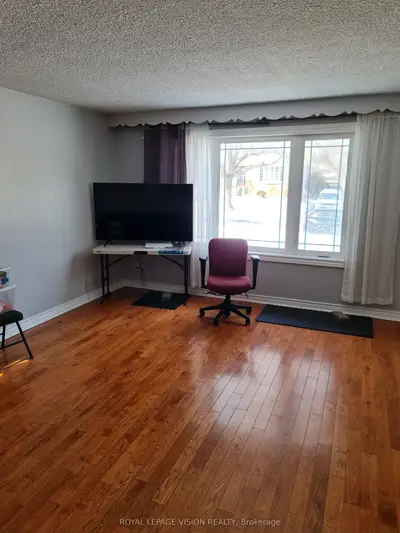 25 Par Avenue Main, Toronto, On M1g 2g5