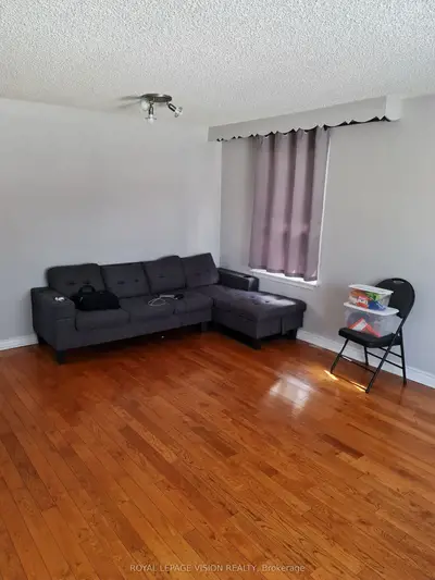 25 Par Avenue Main, Toronto, On M1g 2g5