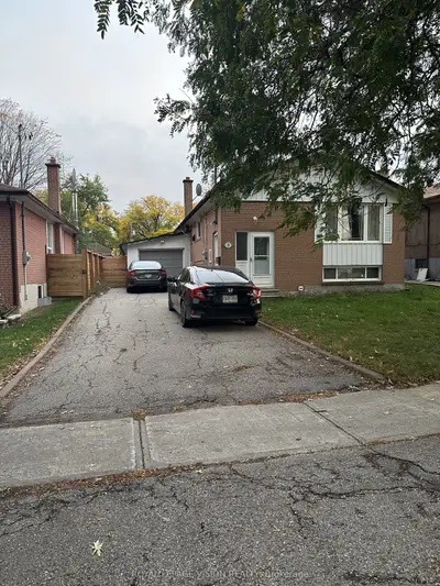 25 Par Avenue Basement, Toronto, On M1g 2g5