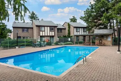 100 Burrows Hall Boulevard 49, Toronto, On M1b 1m7