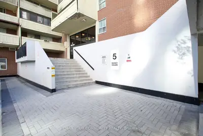5 Massey Square 2602, Toronto, On M4c 5l6