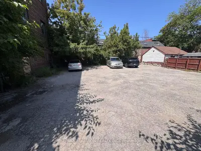 743 Broadview Avenue, Toronto, On M4k 3y3