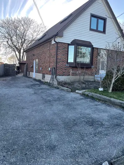 56 Harris Park Drive Upper, Toronto, On M1l 3a7