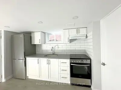 68 Woodington Avenue Bsmt, Toronto, On M4c 3j5