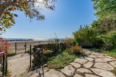 422 Lake Front, Toronto, On M4e 1a8