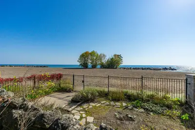 422 Lake Front, Toronto, On M4e 1a8