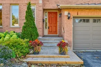 5 Lofthouse Drive, Whitby, On L1r 1v6
