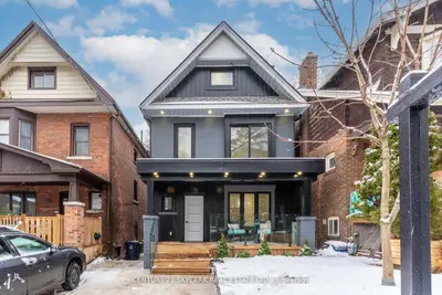 208 Gainsborough Road, Toronto, On M4l 3c6