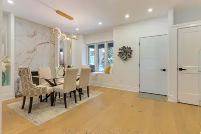 208 Gainsborough Road, Toronto, On M4l 3c6